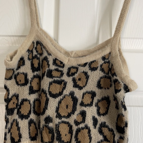 patterned spaghetti strap shirt - Picture 2 of 3